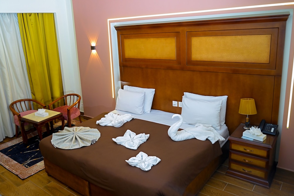 Junior Suite, 1 Bedroom, River View thumbnail 6