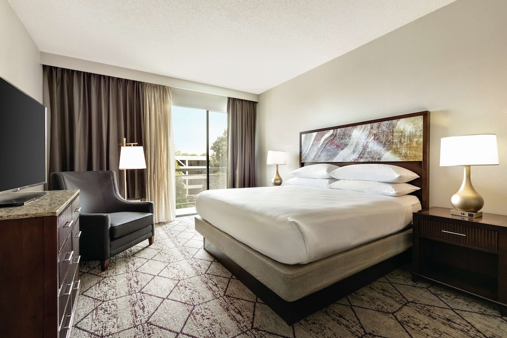 Junior Suite, 1 King Bed, Accessible, Bathtub (Mobility/ Hearing Accessible, Low Fl) - Photo 3