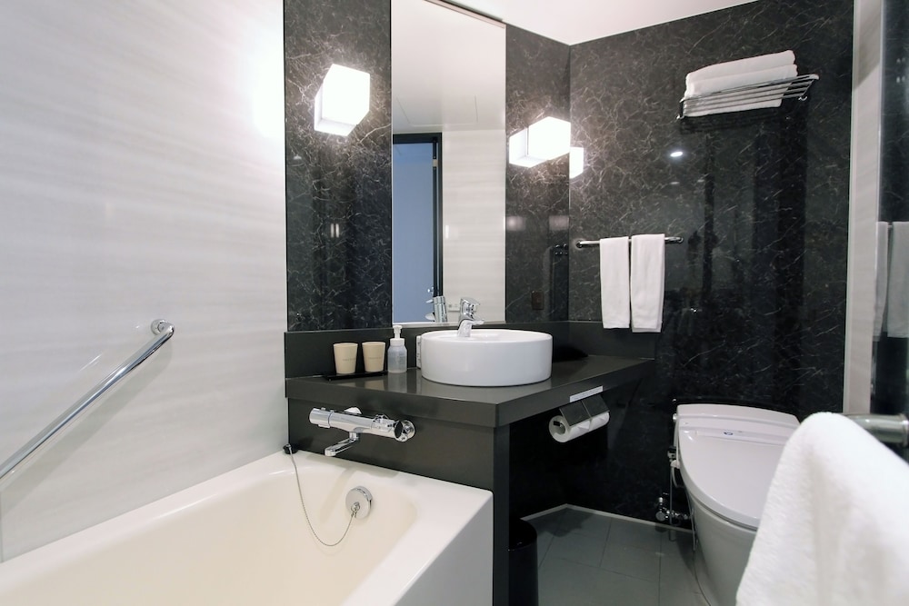 Superior Twin Room with Sofa Bed, Non Smoking thumbnail 6
