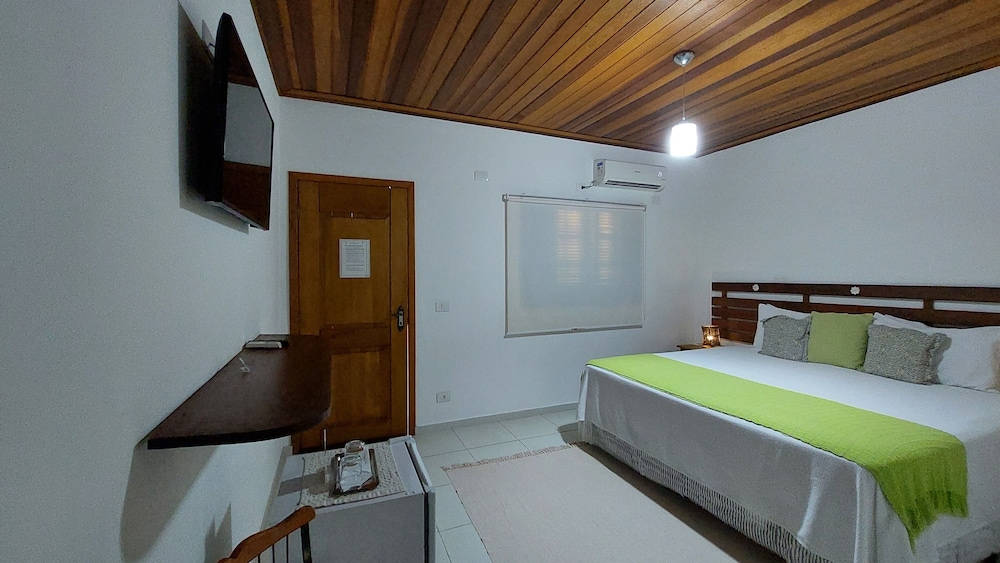 Deluxe Room, 1 King Bed, Non Smoking, Garden View photo 2