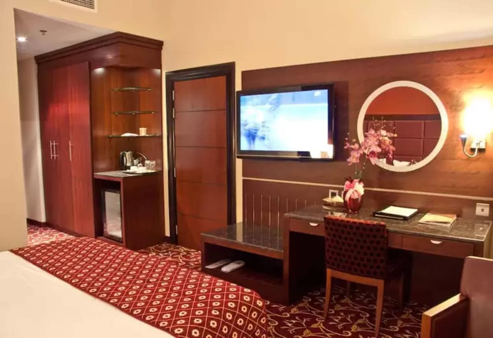 Royal Executive Suite photo 1