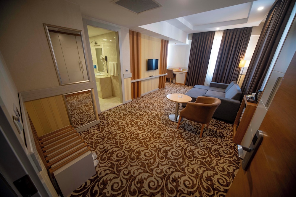Comfort Suite photo 1