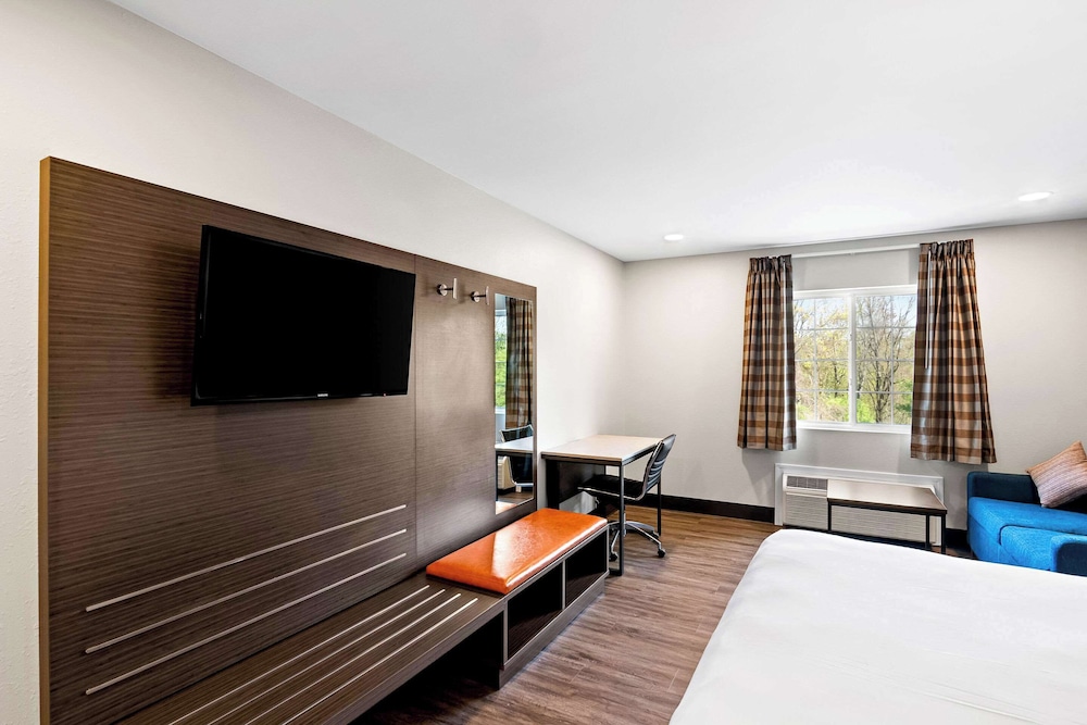 Standard Room, 1 King Bed with Sofa bed, Non Smoking photo 2
