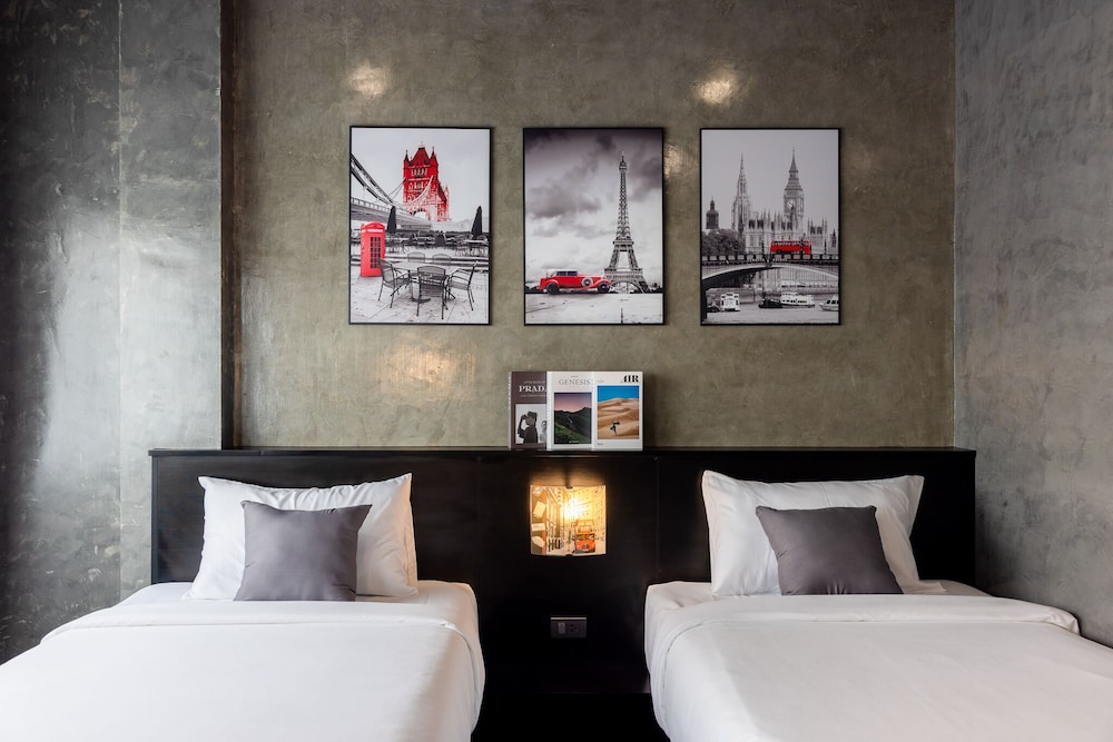 Standard Twin Room - Photo 9