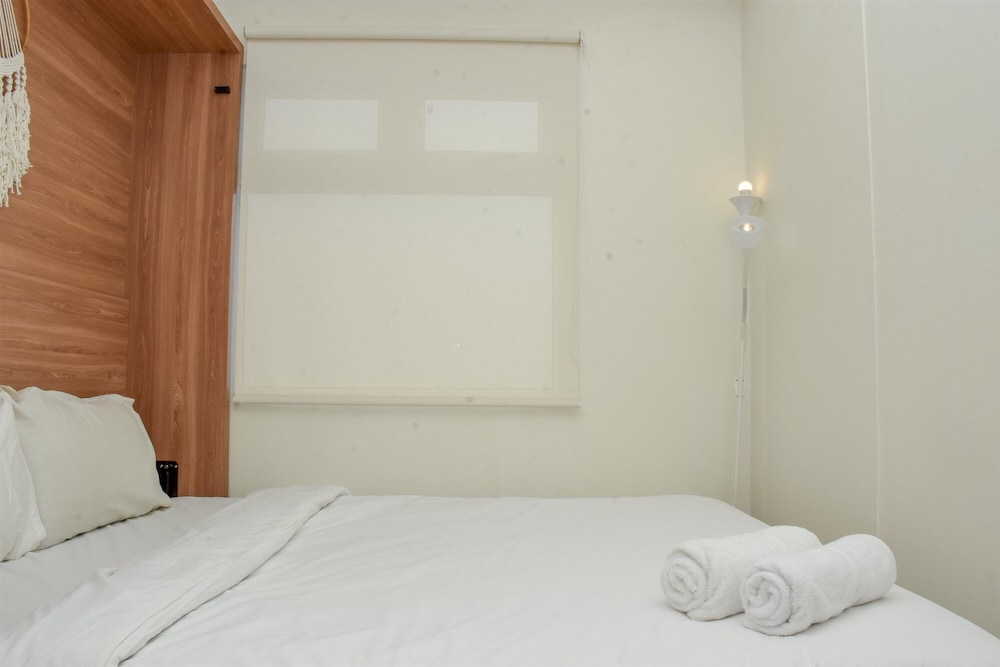 Room - Photo 10