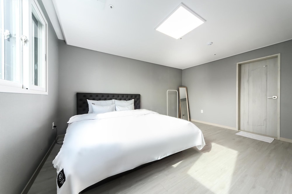 3 Bedrooms, Non Smoking, City View