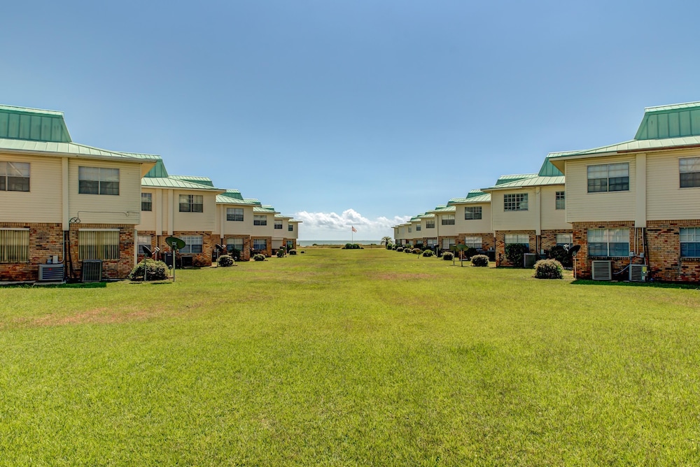 Condo, Multiple Beds (Bikinis & Martinis - Surf Club B12) photo 2