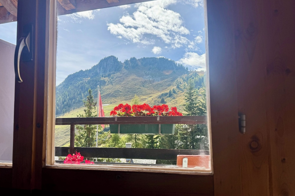 Economy Double Room, Balcony, Mountain View photo 2