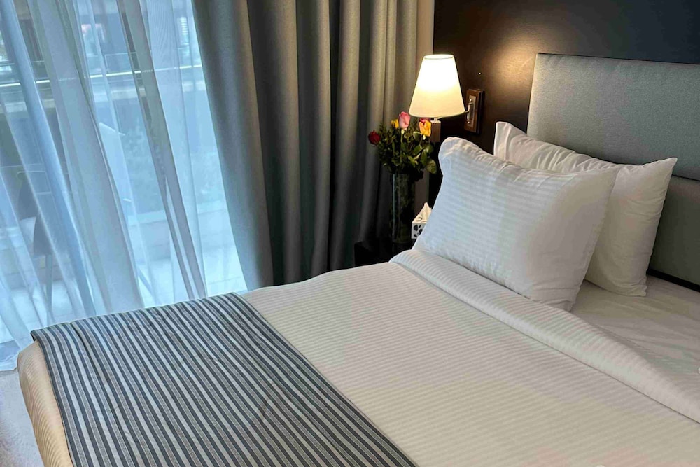 Room, 1 King Bed, Accessible, Smoking - Photo 1
