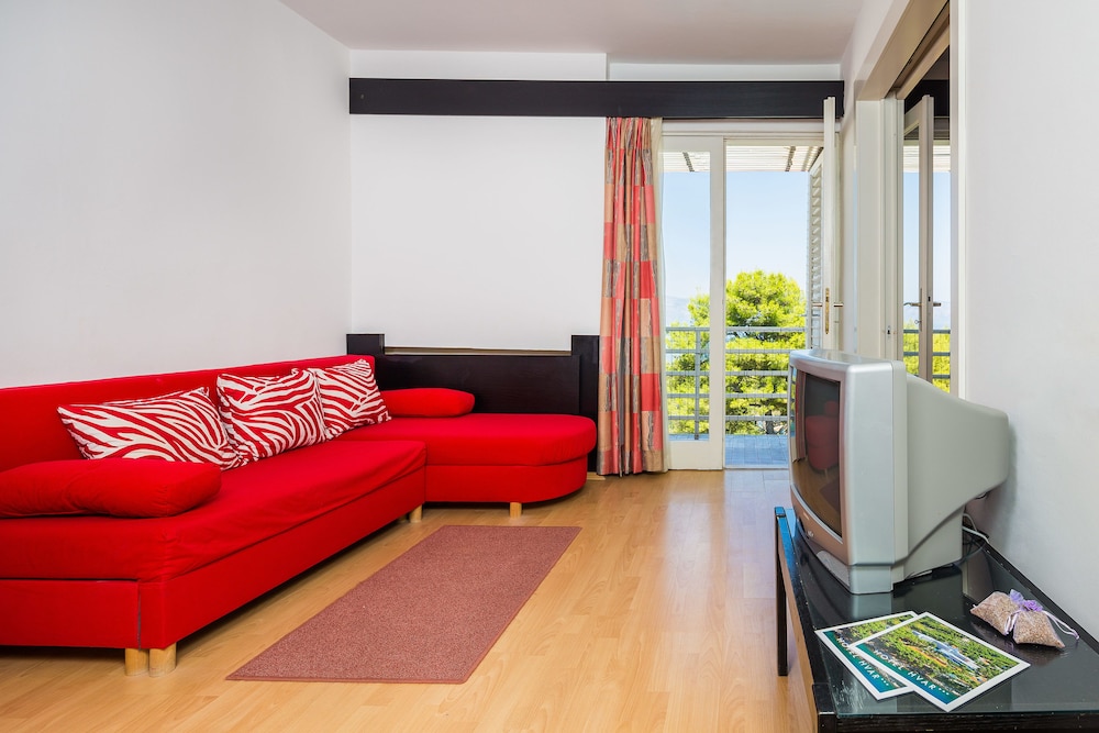 Family Suite with Sea View and Balcony photo 2