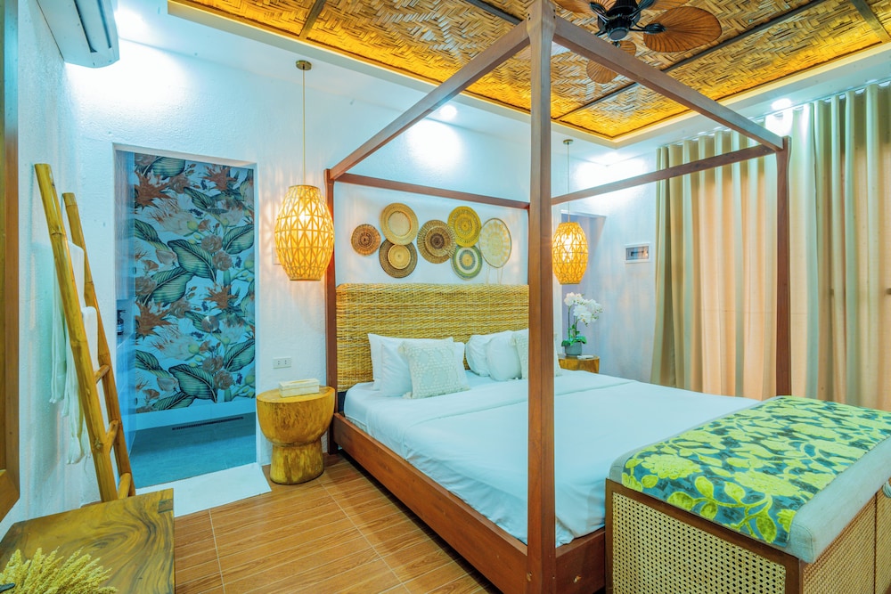 Luxury Studio Suite, 1 King Bed, Sea View, Oceanfront photo 3