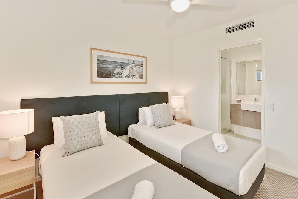 Standard Double or Twin Room, 1 Bedroom, Lake View photo 3