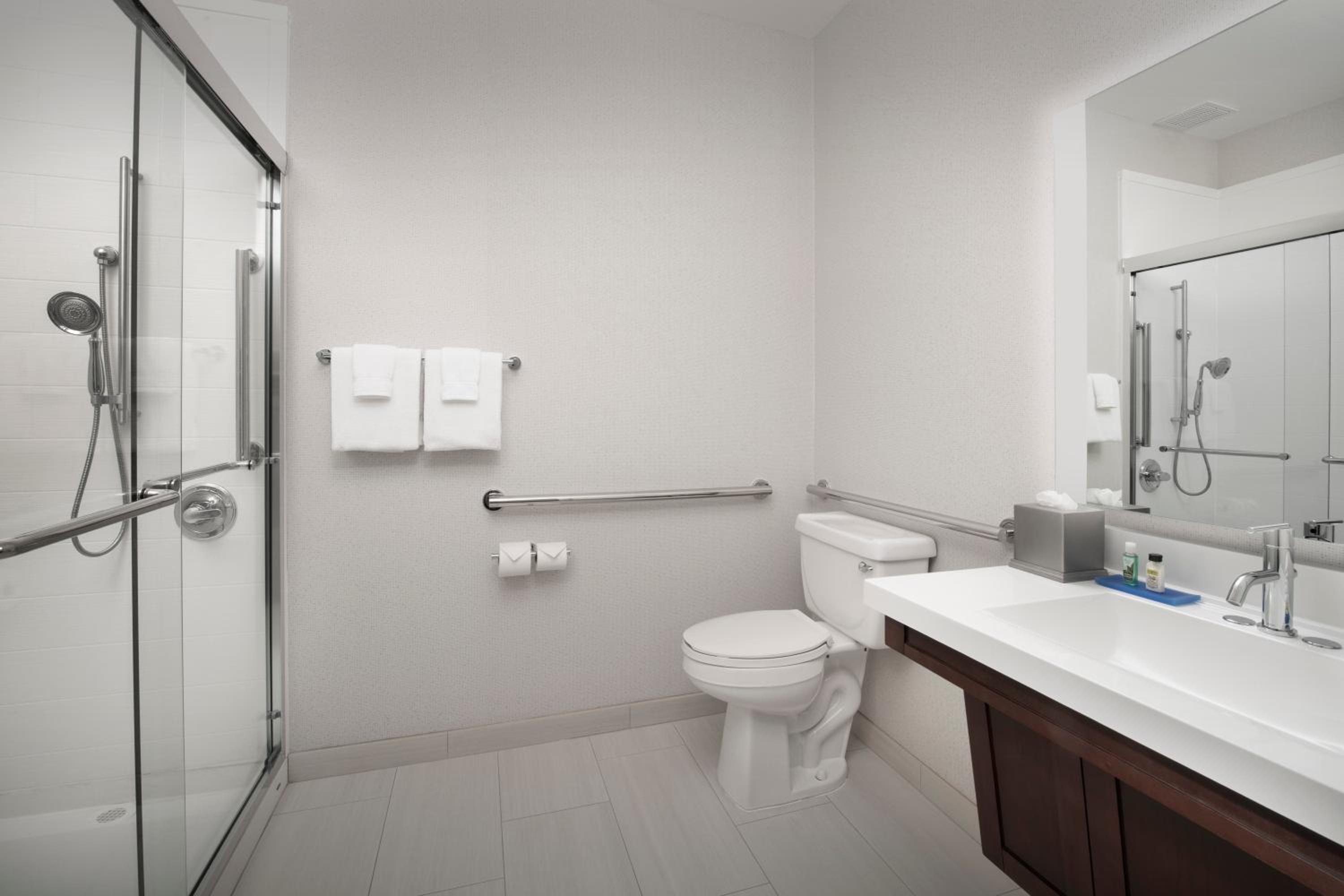 Suite - Mobility Access/Hearing Accessible photo 3