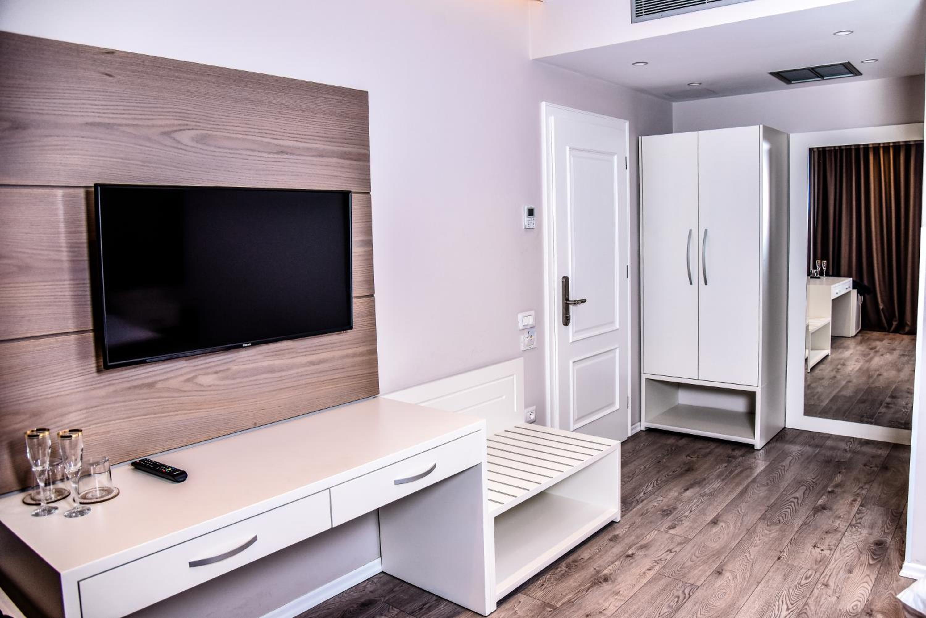Deluxe Double Room With Balcony photo 2