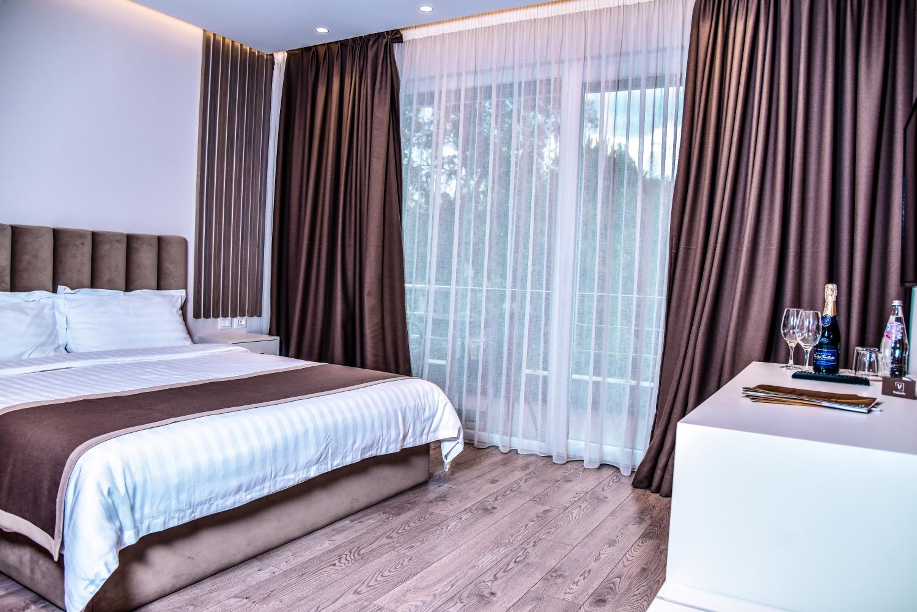 Deluxe Double Room (1 Adult + 1 Child) photo 3