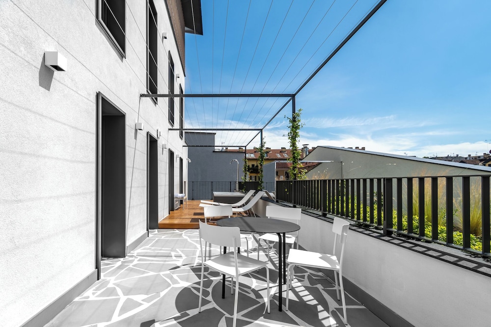 Exclusive Suite, City View thumbnail 6