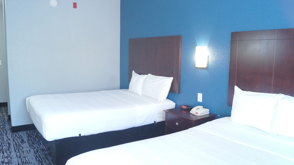 Suite, 2 Queen Beds photo 2