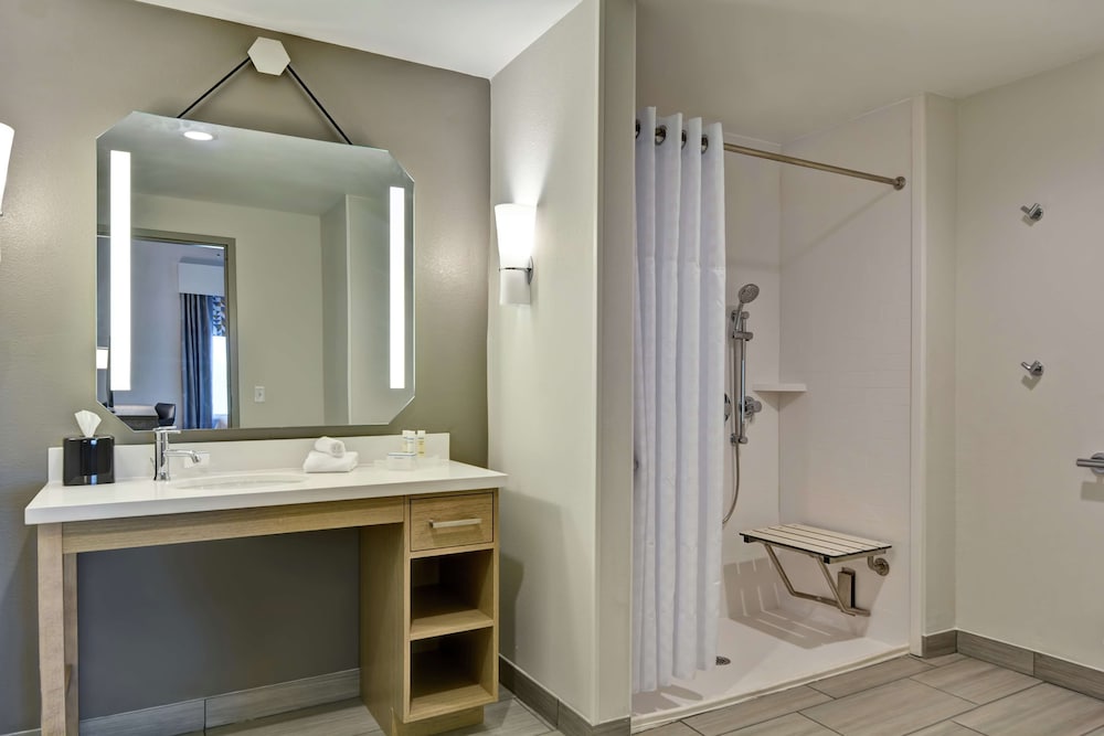 Studio Suite, 1 King Bed with Sofa bed, Accessible (Mobility & Hearing, Roll-in Shower) - Photo 2