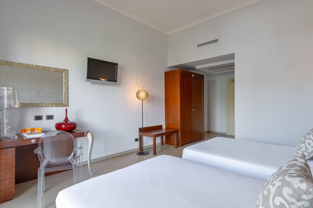 Standard Double Room - Photo 3