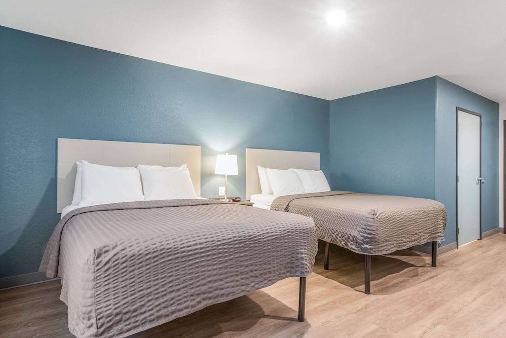 Standard Room, 2 Queen Beds, Non Smoking photo 2