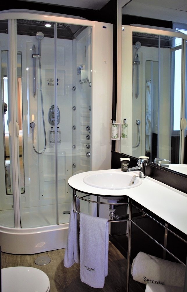 Classic Twin Room (Exterior View) - Photo 7