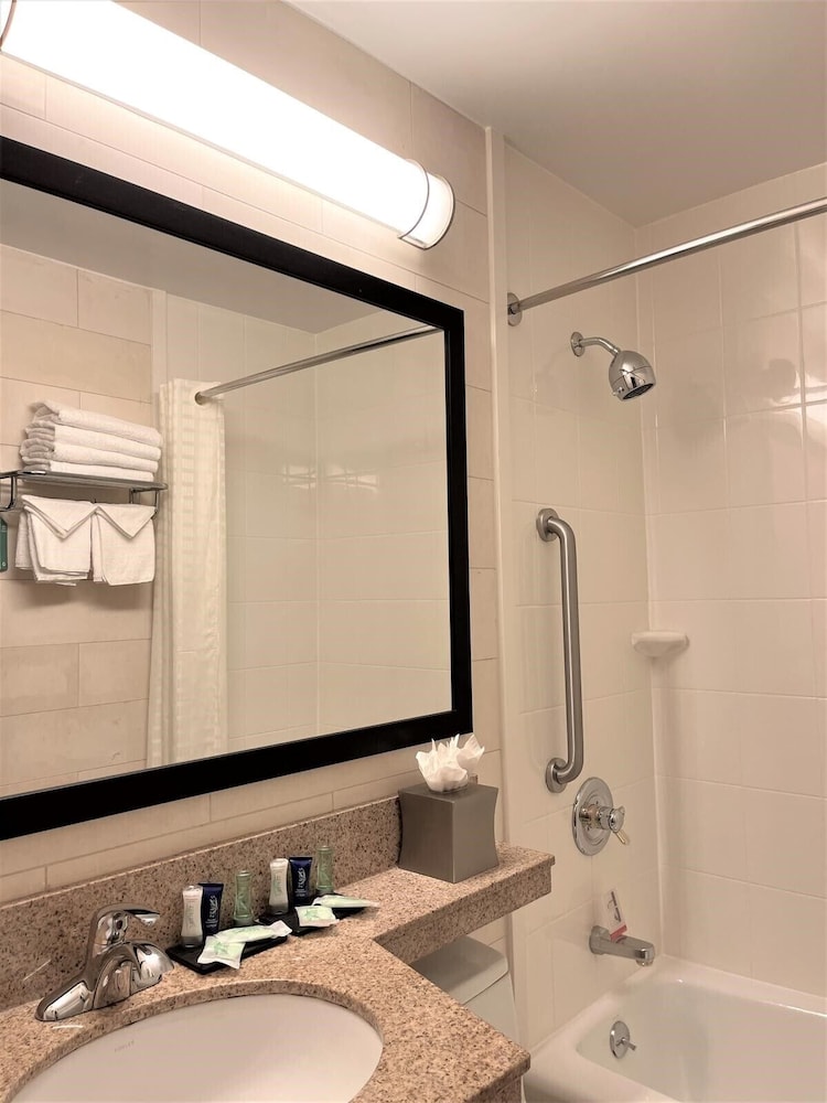 Room, 2 Queen Beds, Accessible, City View