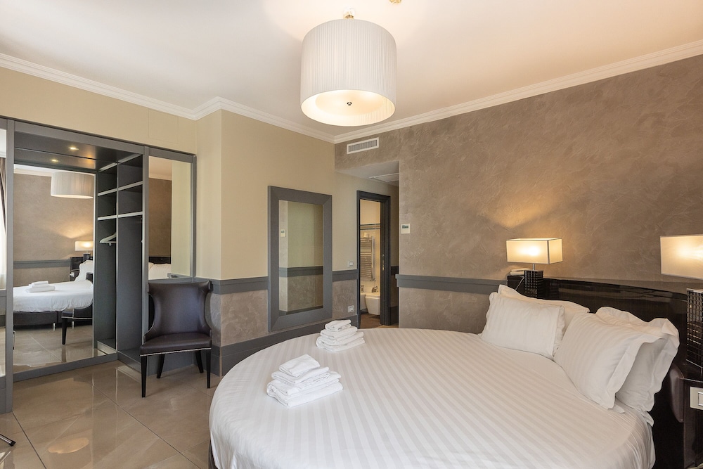 Deluxe Room - Photo 2
