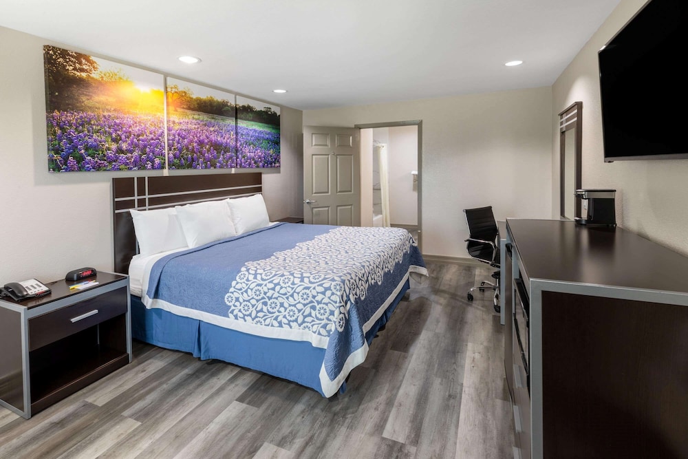 Room, 1 King Bed, Accessible, Non Smoking - Photo 1