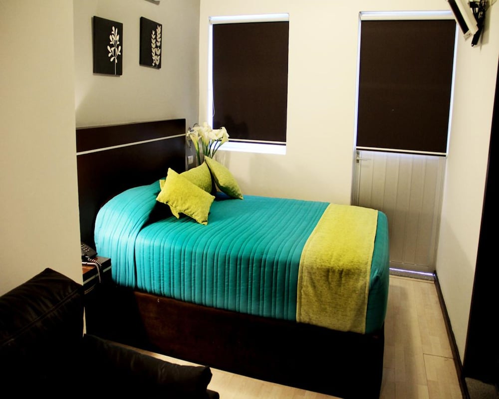 Deluxe Room, 1 King Bed - Photo 1