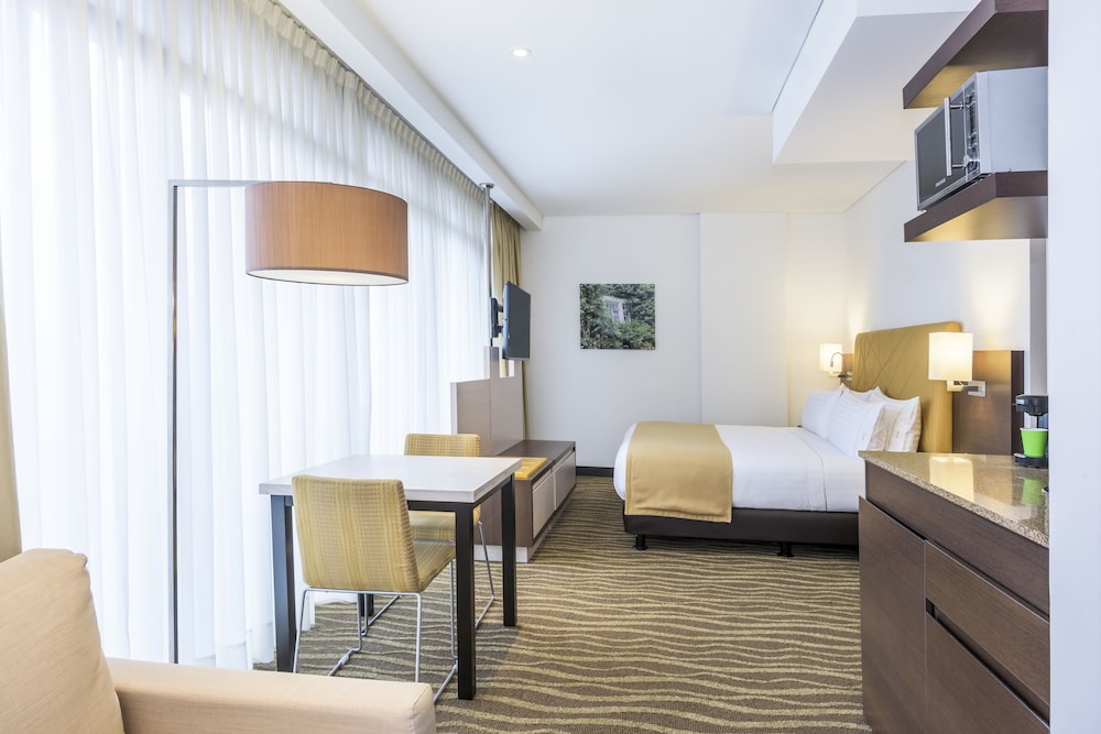 Suite, 1 King Bed, Balcony photo 2
