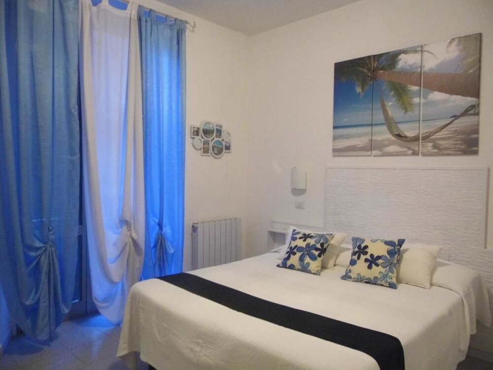 Basic Double Room, 1 Double or 2 Twin Beds, Non Smoking - Photo 2