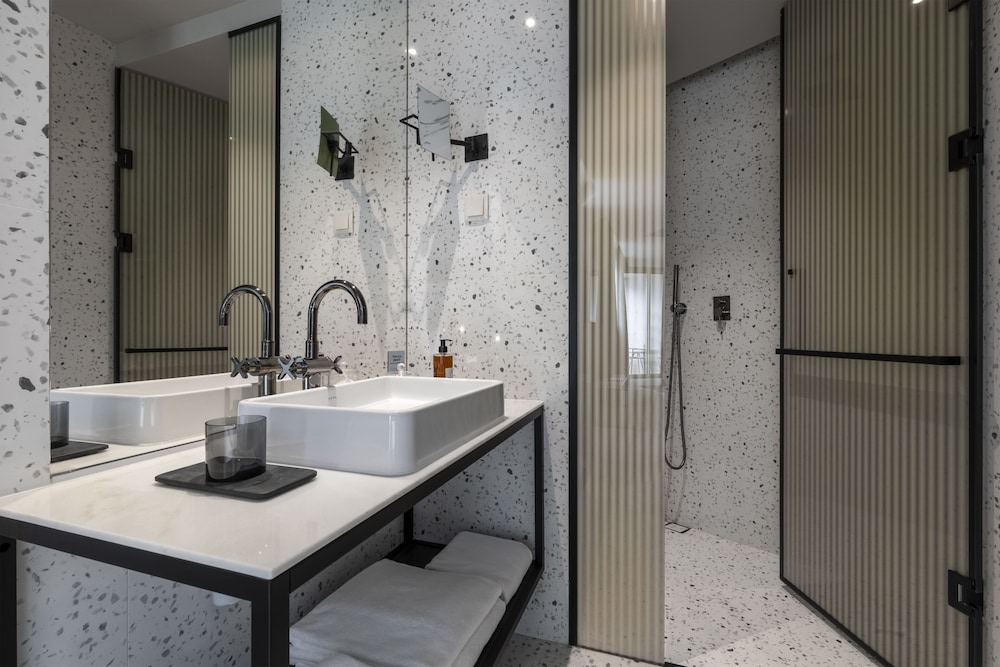 City Junior Suite - Photo 3