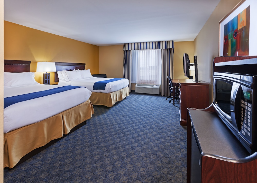 Suite, Multiple Beds - Photo 3