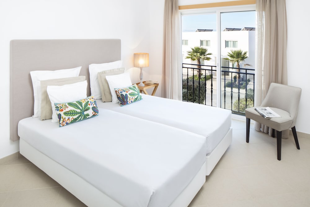 Superior Apartment, 3 Bedrooms, Beachside - Photo 3