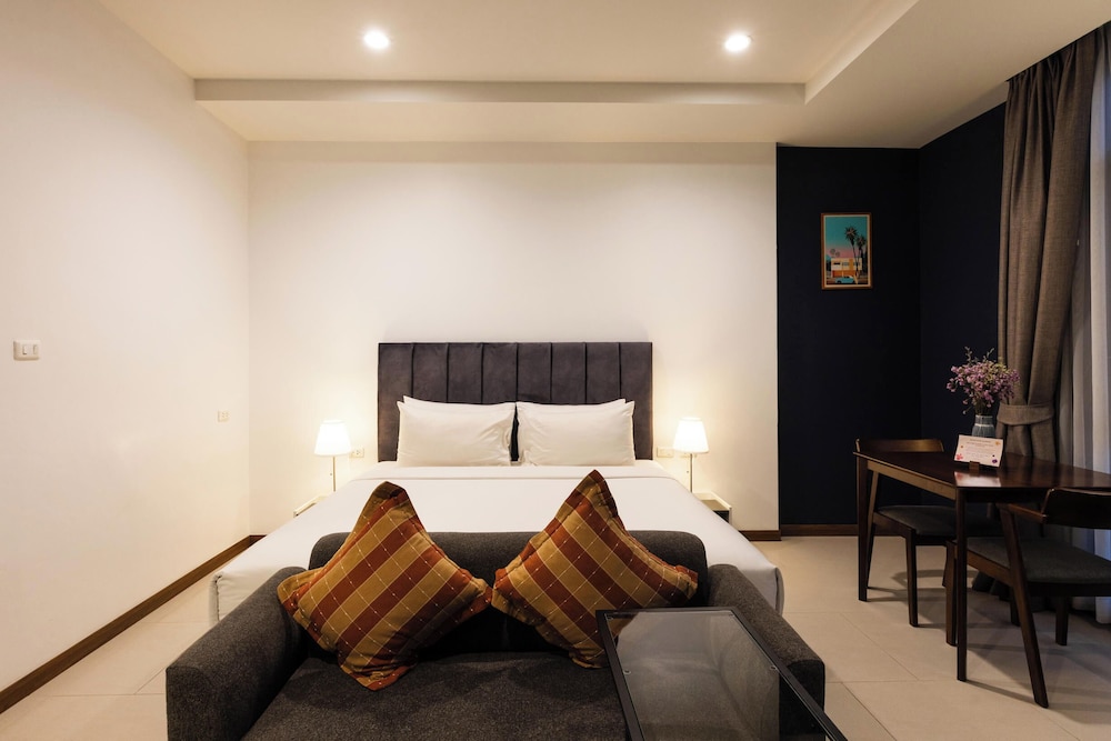 Superior King Room - Photo 17