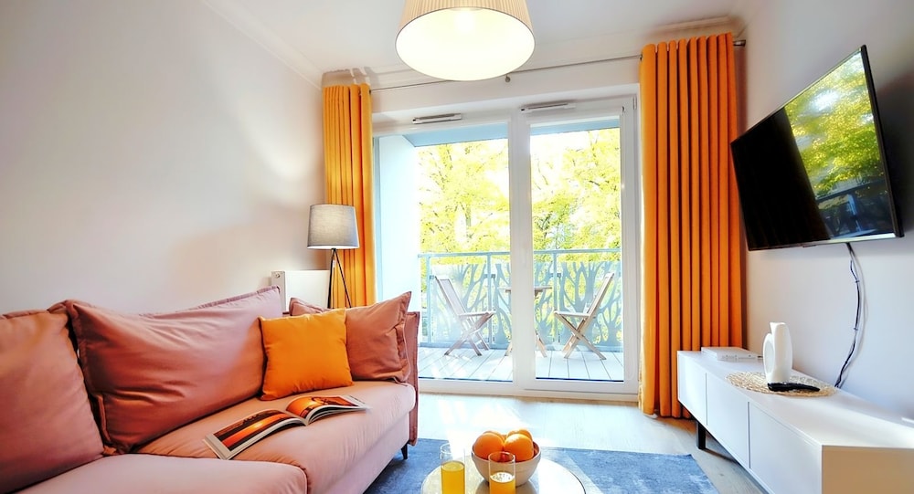Deluxe Apartment, 1 Queen Bed with Sofa bed, Pool Access, Park View (NTA207) photo 1
