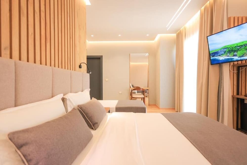 Deluxe Triple Room, Balcony, Partial Sea View