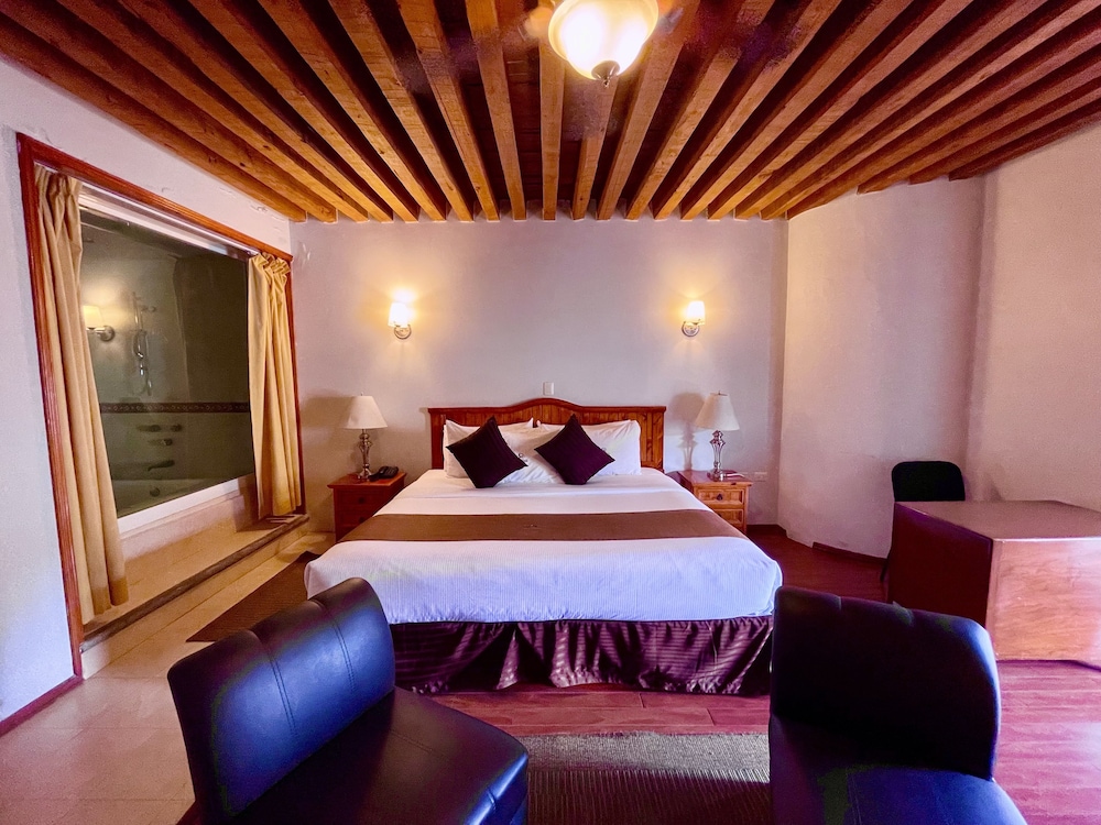Luxury Room, 1 King Bed, City View photo 3