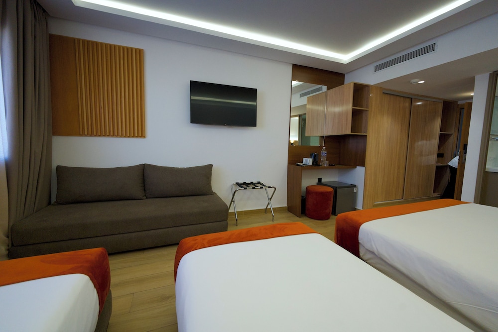 Comfort Quadruple Room, Garden View