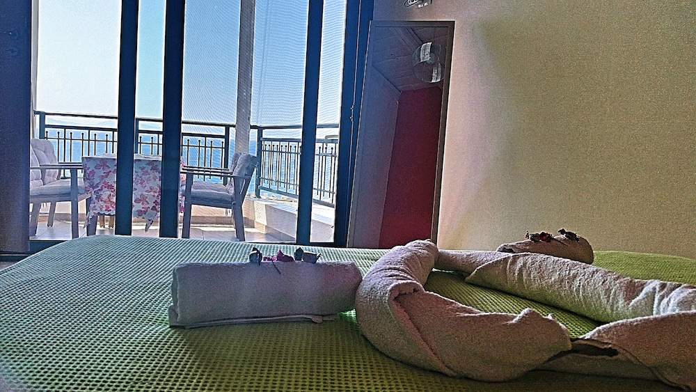 Apartment, 2 Bedrooms, Sea View photo 2