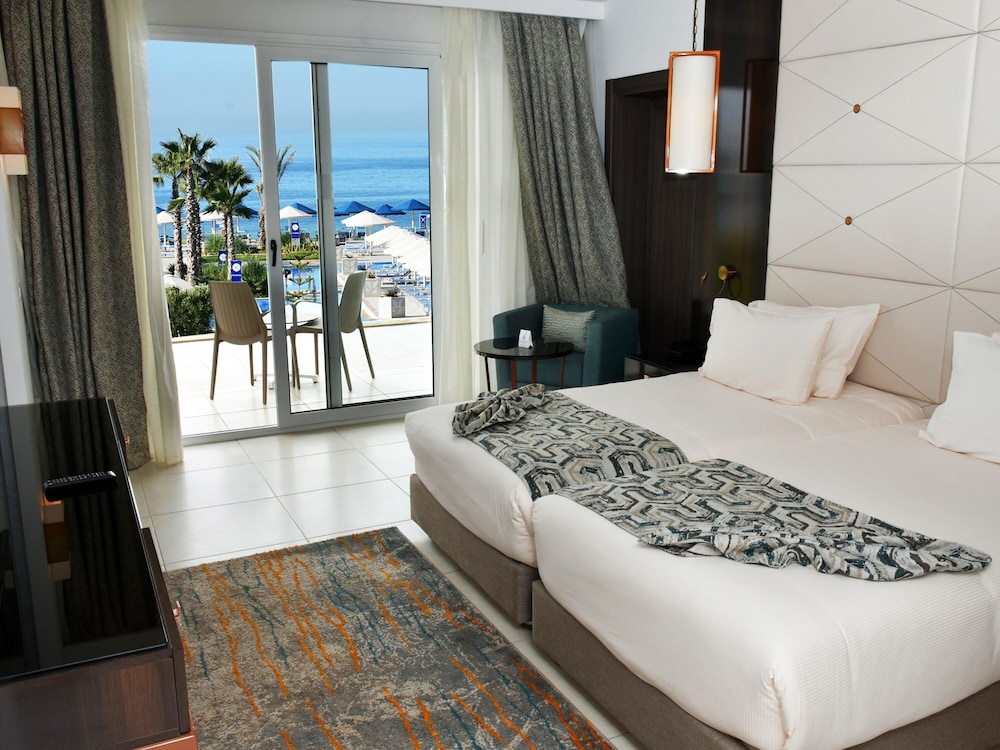 Deluxe Pool OR Side Sea - Photo 6