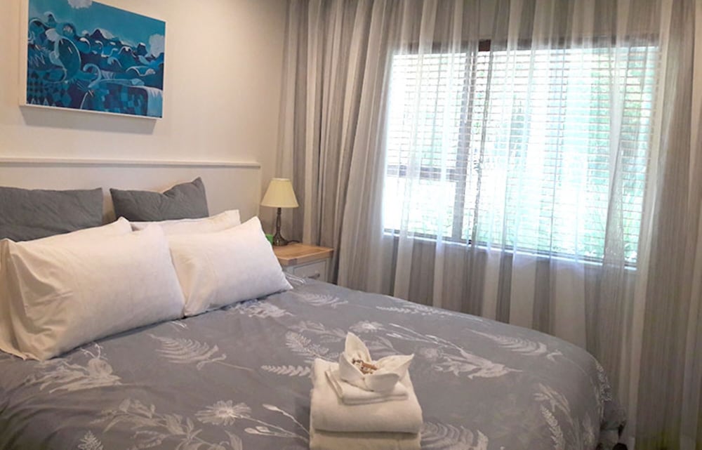 Two Bedroom Apartment with Courtyard - Photo 3