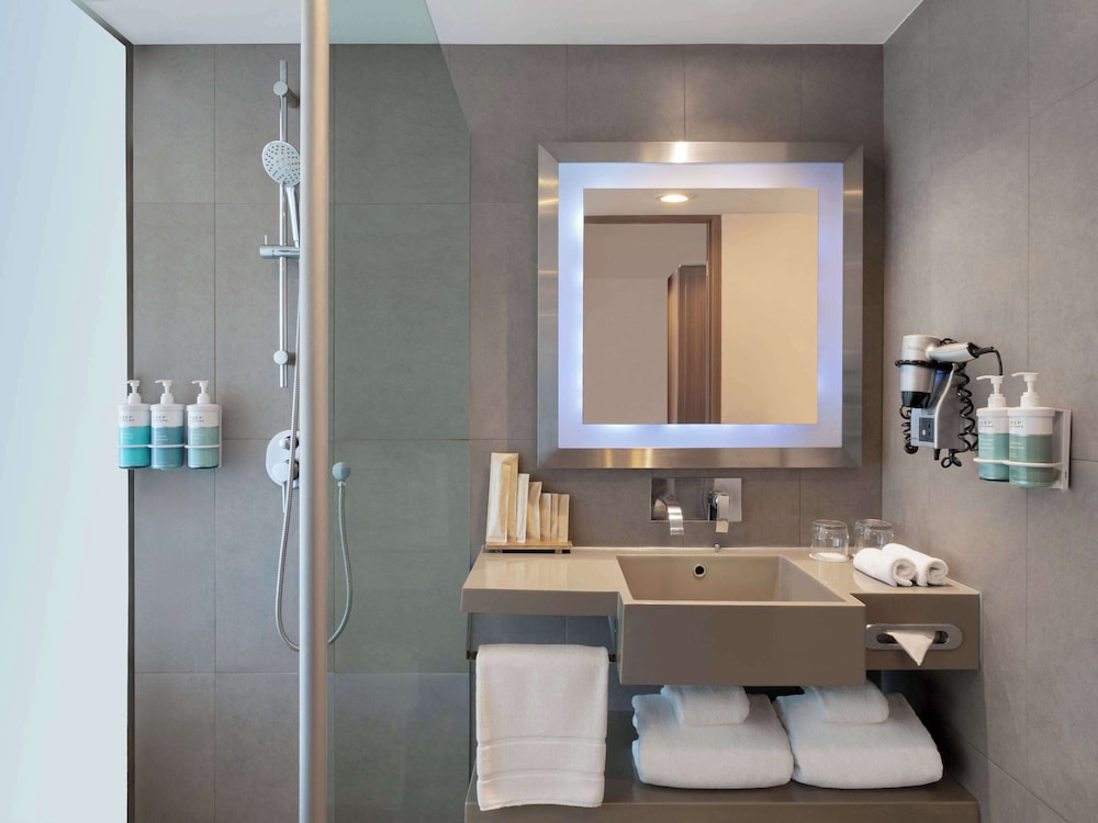 Superior Room, 2 Twin Beds thumbnail 5