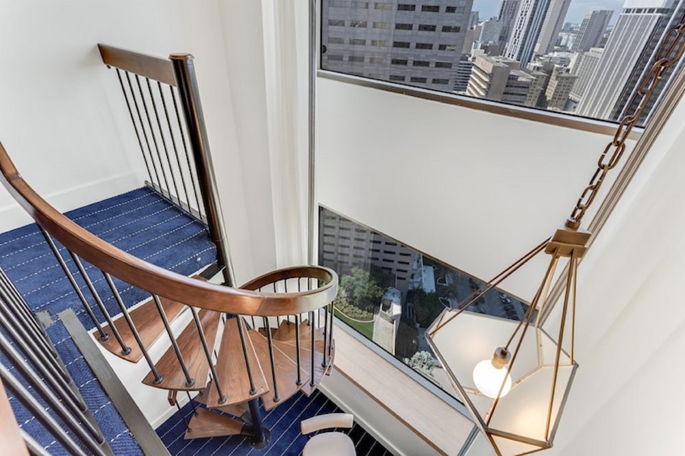 Loft, 1 King Bed (Suite)