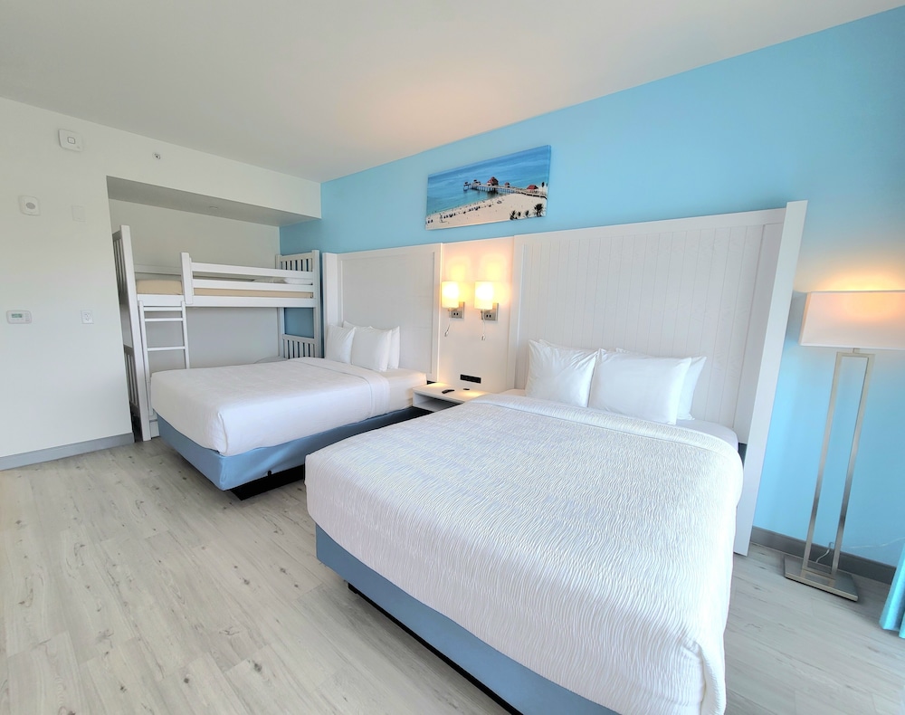 Family Double Room, Pool View