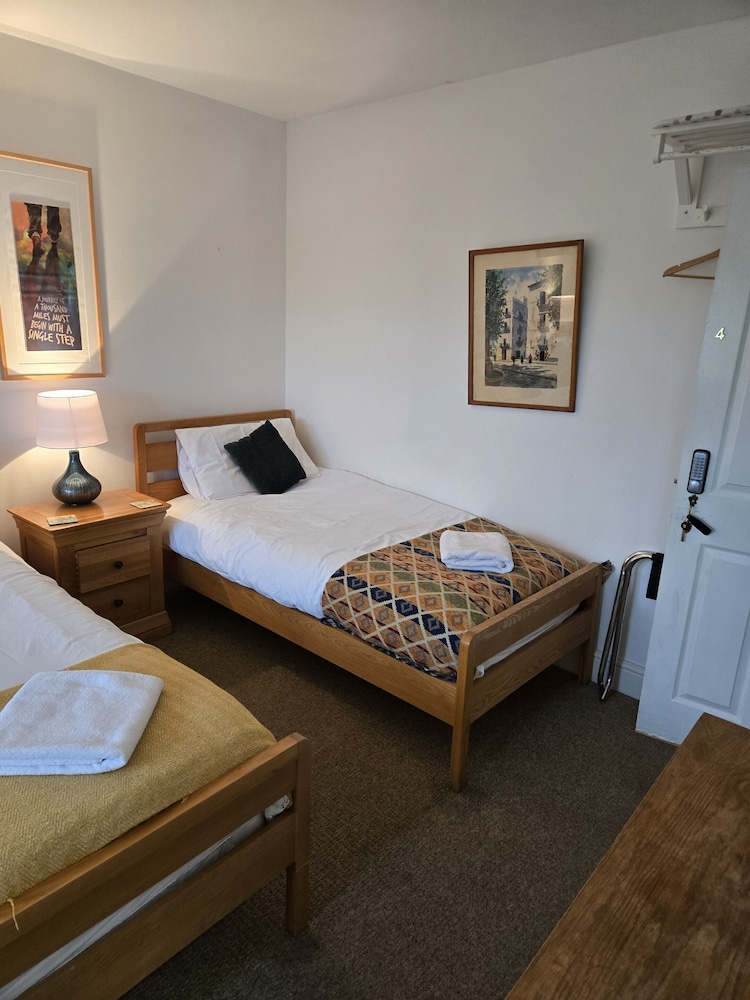 Double or Twin Room, Ensuite (or Triple Room ) - Photo 4