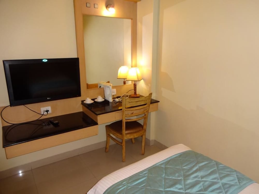 Executive Twin Room, Accessible, Non Smoking photo 3
