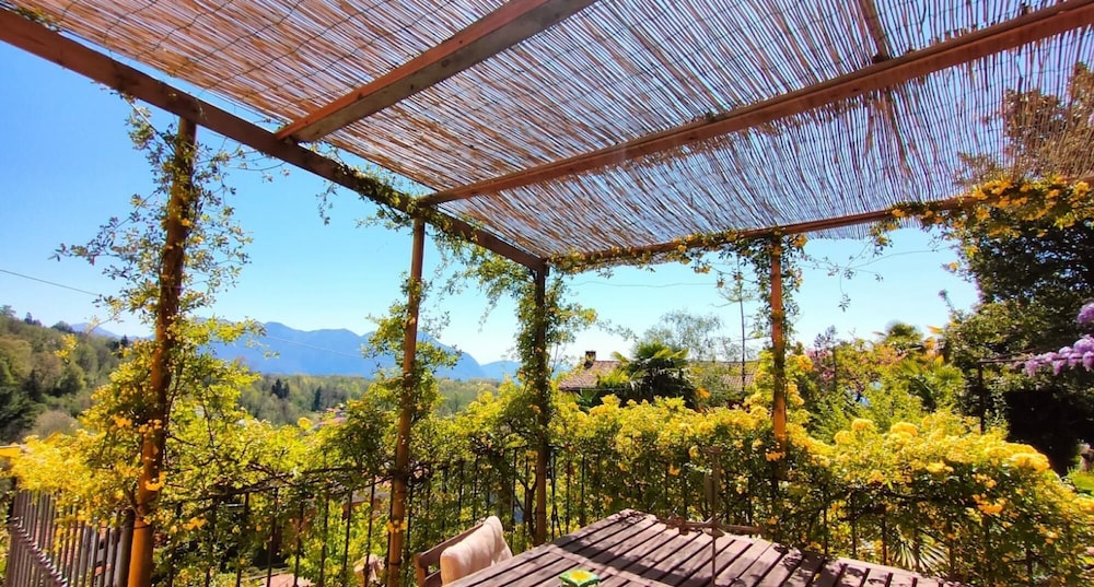Villa photo 2