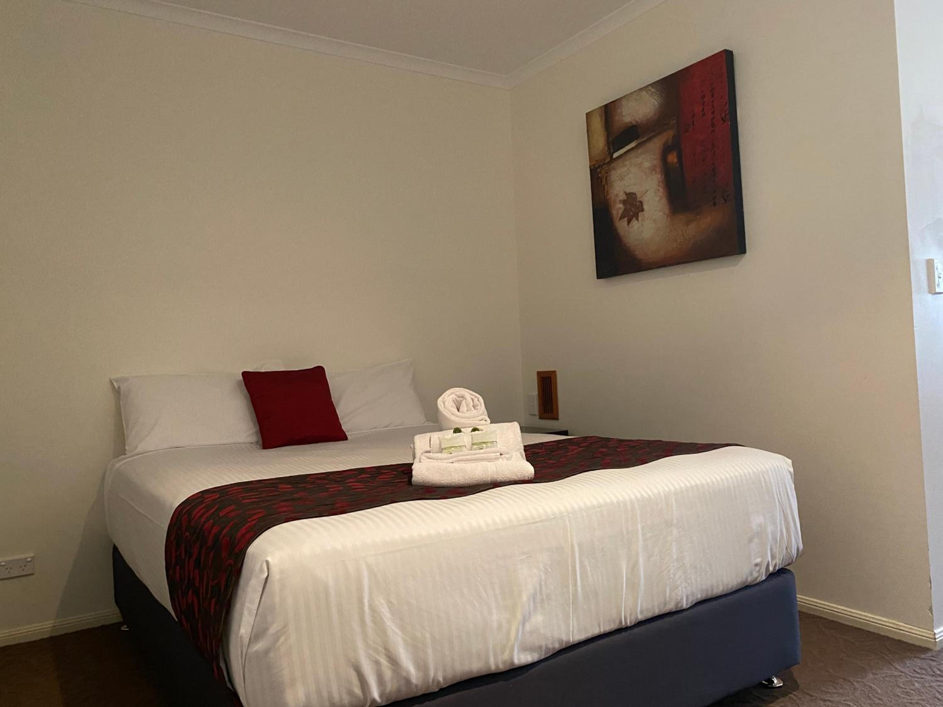 Large Queen Room with Two Queen Beds photo 1