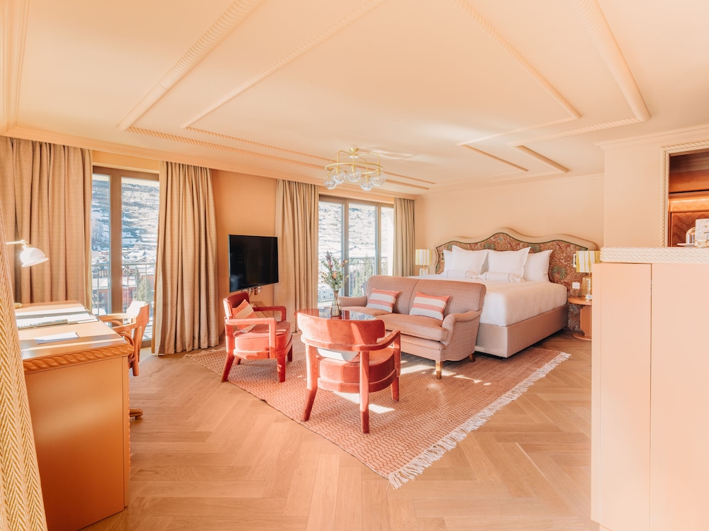 Grand Junior Suite with Matterhorn view - Photo 8